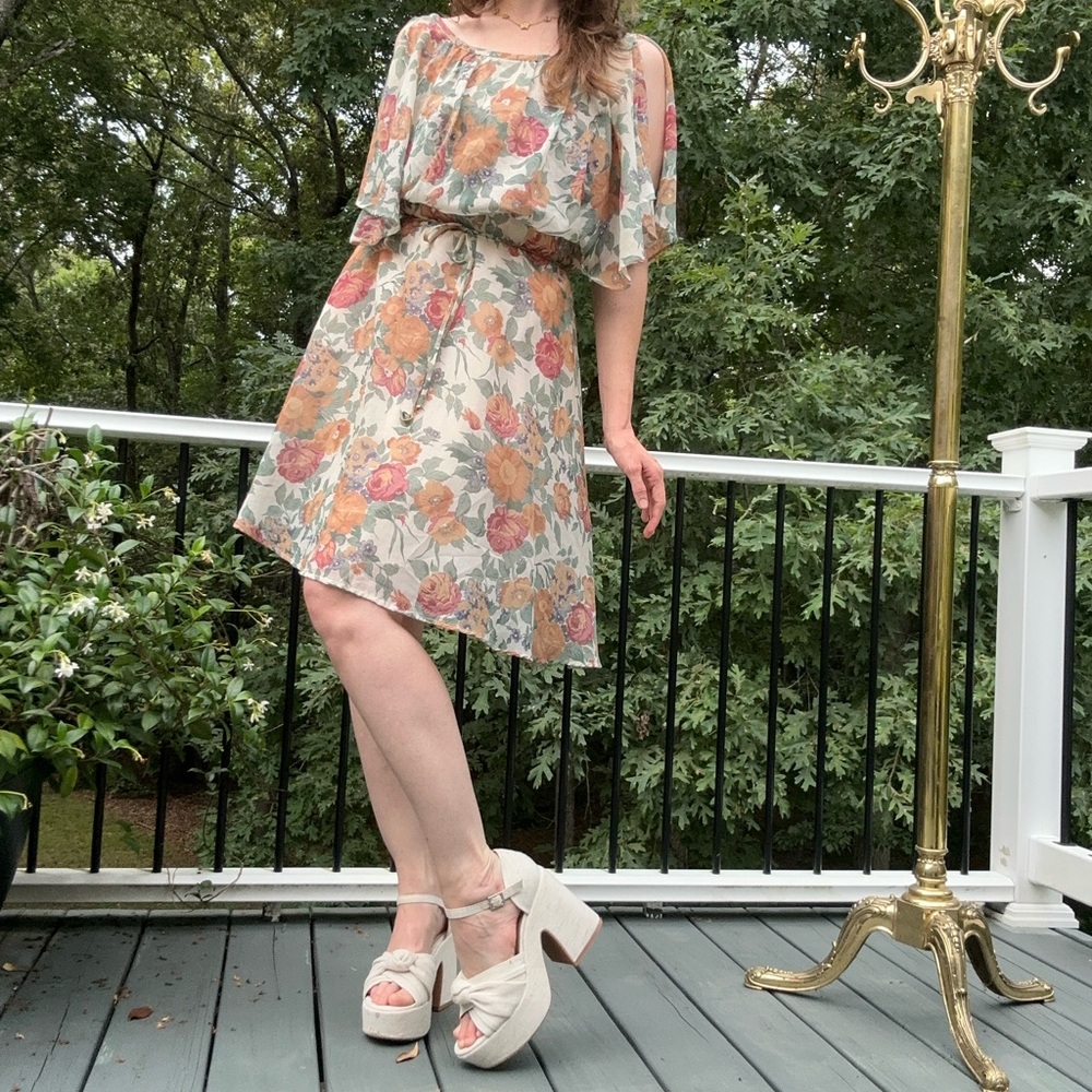 Vintage 1970’s Size 5 Floral Split Sleeve Belted Dress